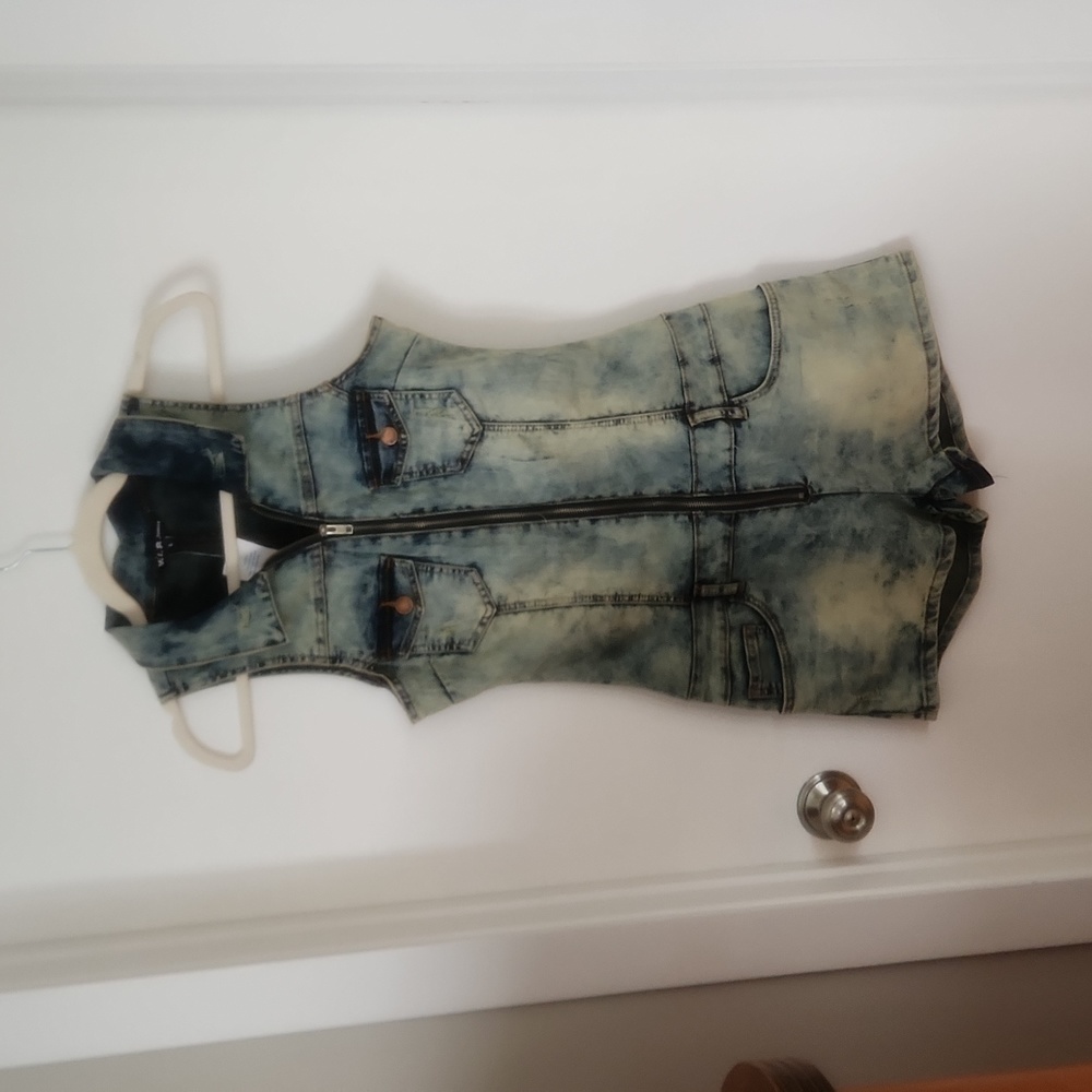 NWT V. I. P. JEANS DISTRESSED SHORT JUMPER